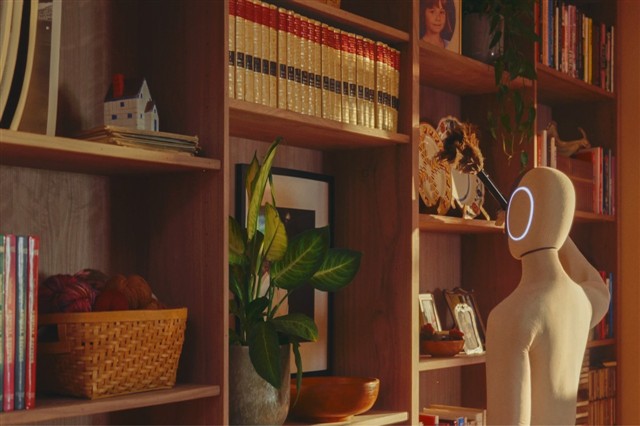 1X قراردادی برای ارسال انسان‌نماهای «خانه» خود به کارخانه‌ها و انبارها منعقد کرد.